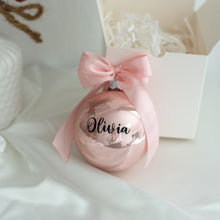 Kép betöltése a galériamegjelenítőbe: Karácsonyi névre szóló gömbök matricázva