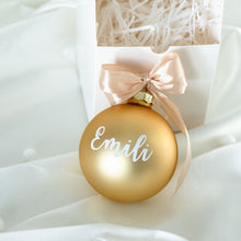 Kép betöltése a galériamegjelenítőbe: Karácsonyi névre szóló gömbök matricázva